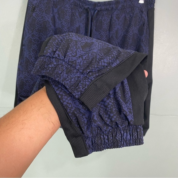 Athleta Printed Brooklyn Jogger Pants Blue Python Animal Print Sz 14 572213 - Picture 4 of 6